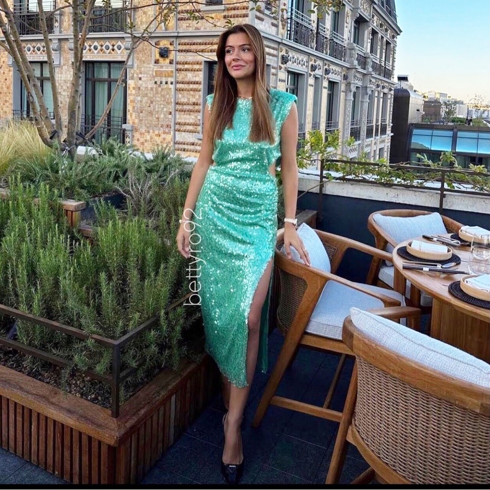 ZARA CUT OUT SEQUIN MIDI DRESS Bloggeres Favorite